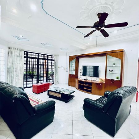 Singhome Holiday House Мерсинг Екстериор снимка