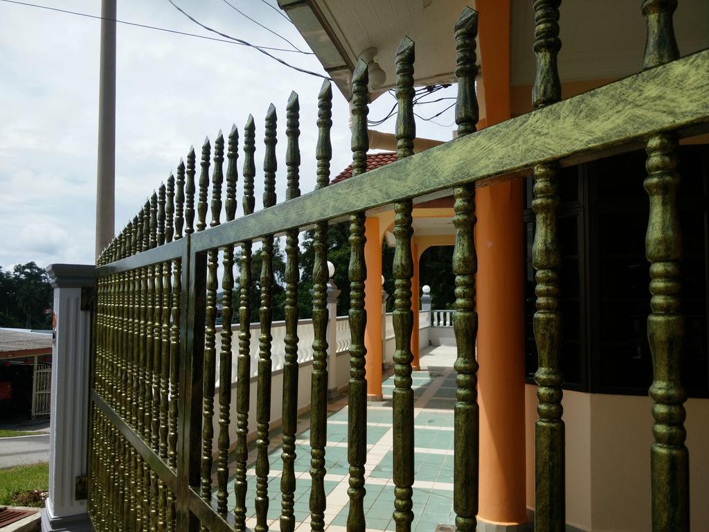 Singhome Holiday House Мерсинг Екстериор снимка